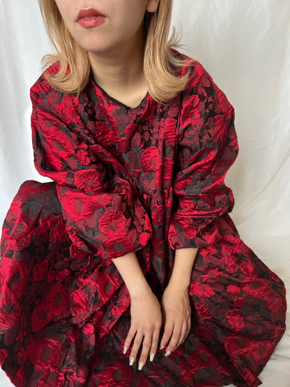 花の中で微笑むドレス