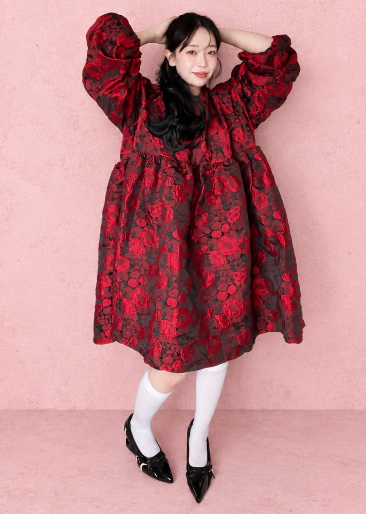 花の中で微笑むドレス